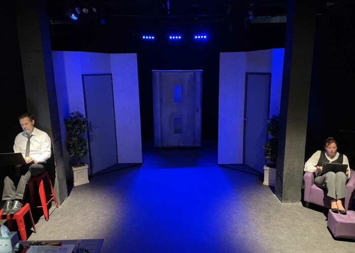 La porte à côté